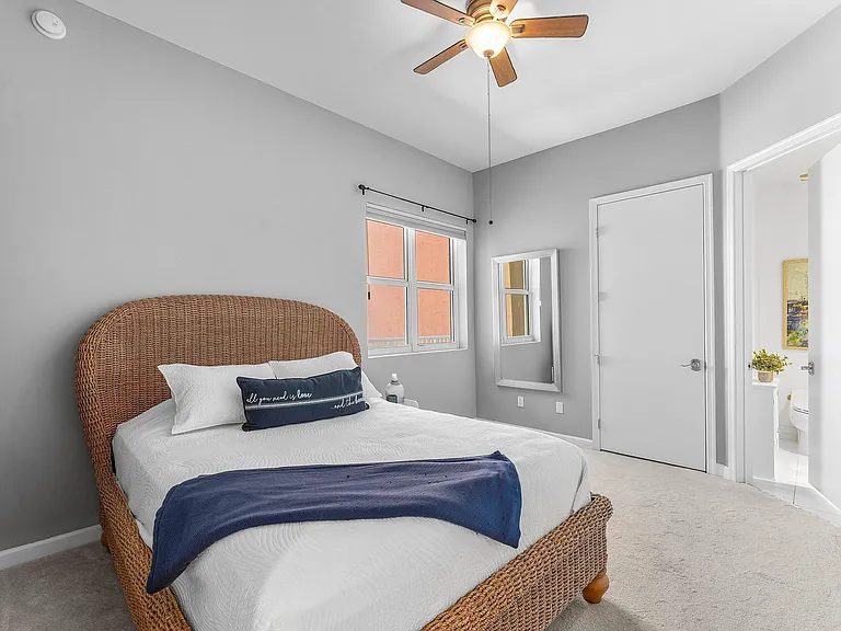 2640 Lake Shore Dr #2215 — Photo 21
