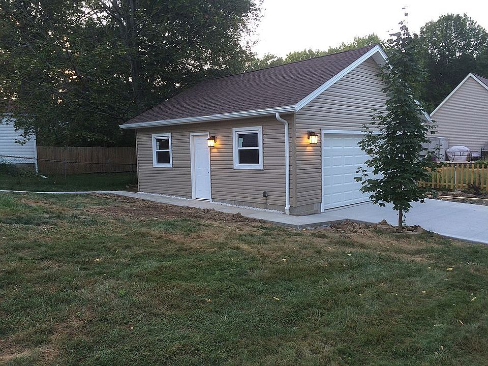 2nd image of 207 Birchwood Ave