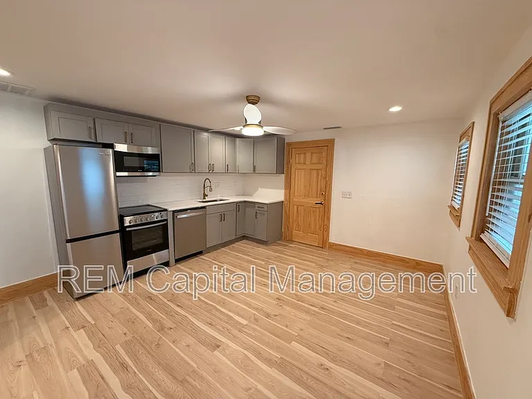 121 18th Ave N #5 — Photo 3