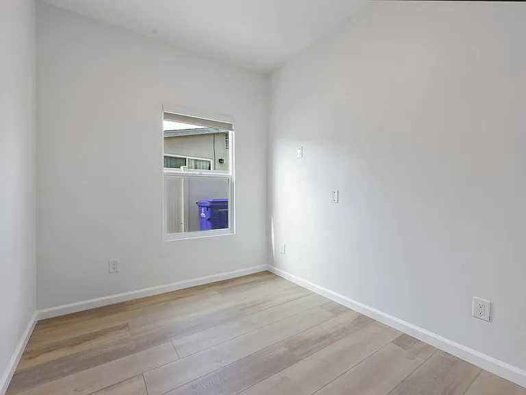 3954 Armstrong St — Photo 8