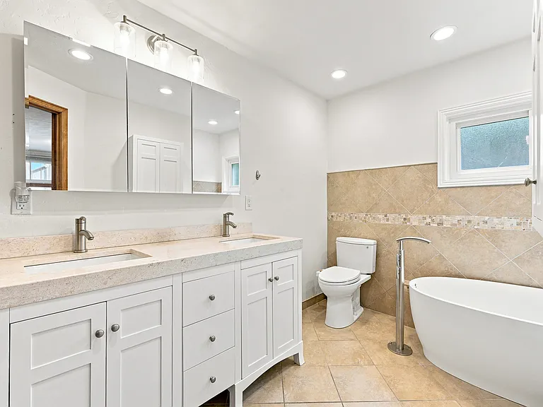 516 Colorado Blvd — Photo 16