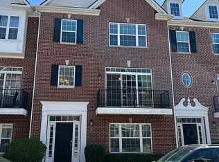945 1st Ave NW, Carmel, IN 46032