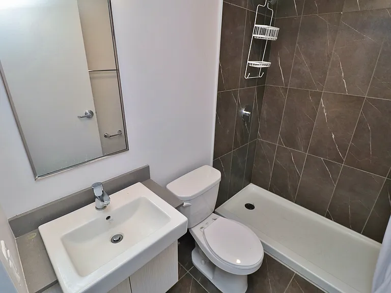 105 Champagne Ave S — Photo 23
