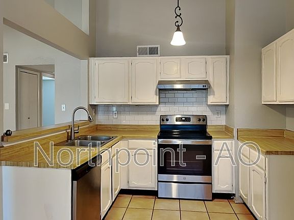 4th image of 430 Vincent St