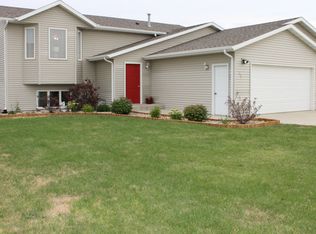 76 Haywood Dr, Bismarck, ND 58504