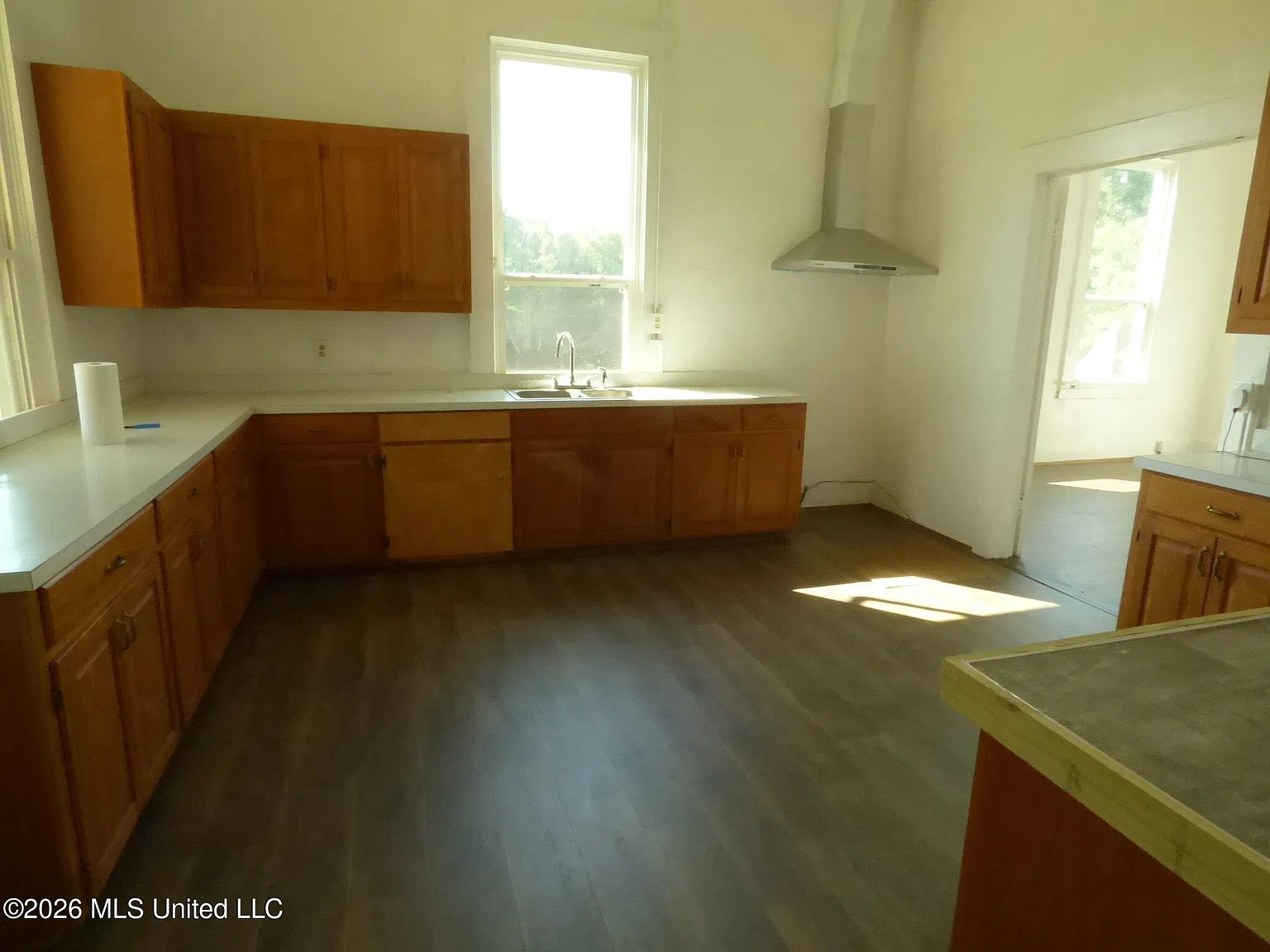3 bed, 2.0 bath, 2055 sqft, $1,000 — Photo 4