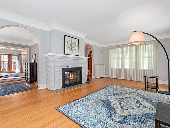 5th image of 925 Columbian Ave