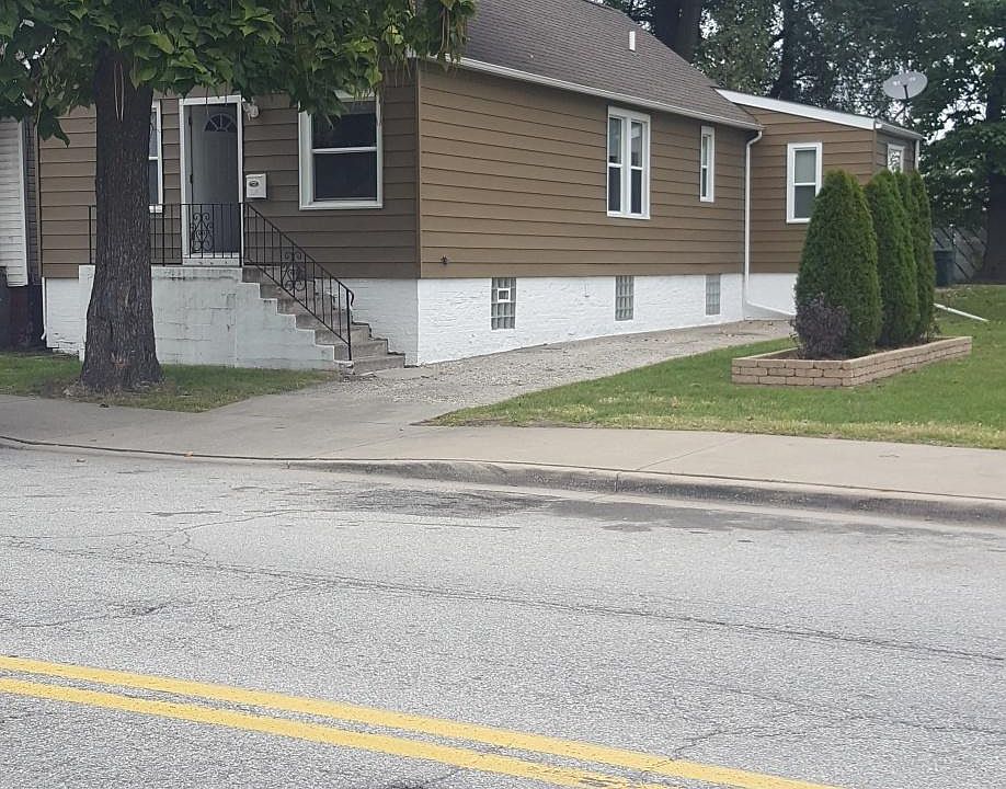 1st image of 719 Sibley St