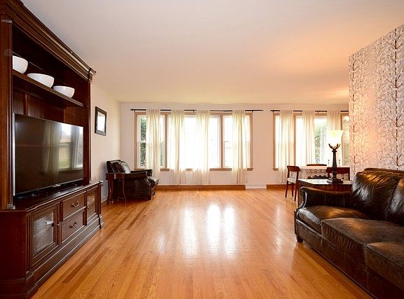 4th image of 9137 Kostner Ave