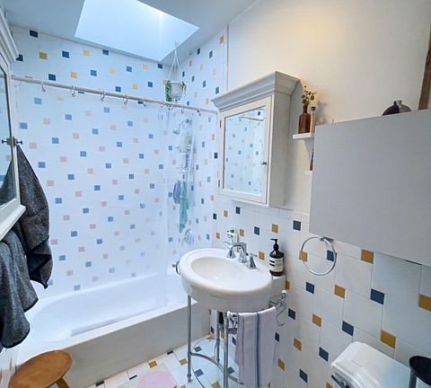 4th image of 667 Washington Ave #4