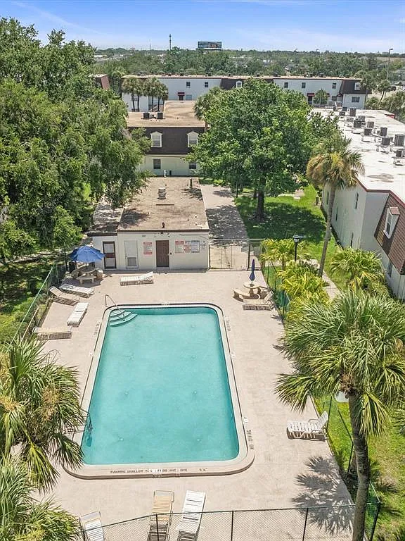1 bed, 1.0 bath, 760 sqft, $1,175 — Photo 2