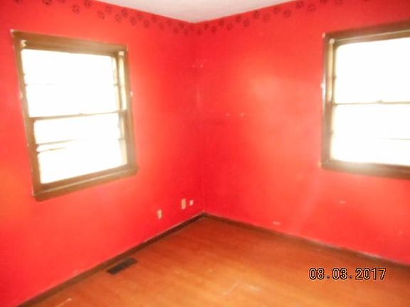 4th image of 3007 35th Ave