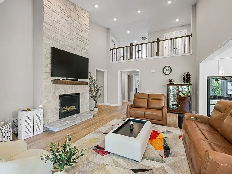 233 Lake Balaton Dr — Photo 49