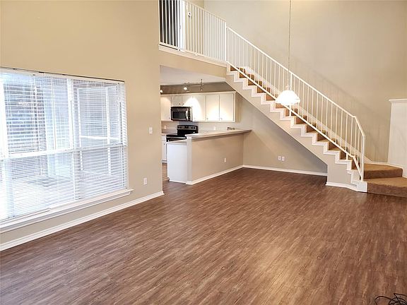 2nd image of 403 Crowe Dr