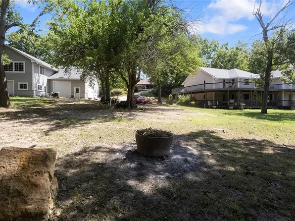 8010 Rock Creek Dr, Ozawkie, KS 66070