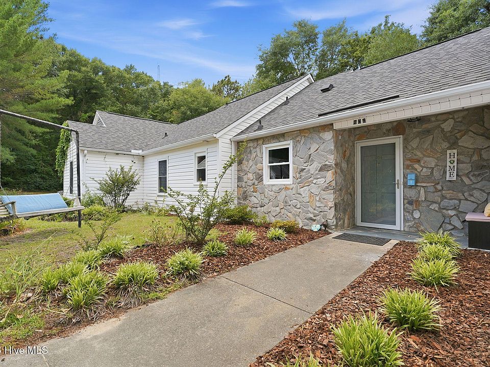 1st image of 906 Cedar Court