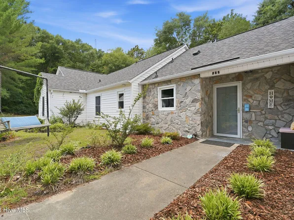 906 Cedar Court, Aberdeen, NC 28315