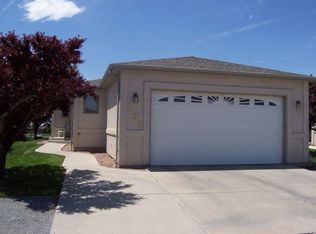 427 S Soaring Eagle Dr, Pueblo West, CO 81007