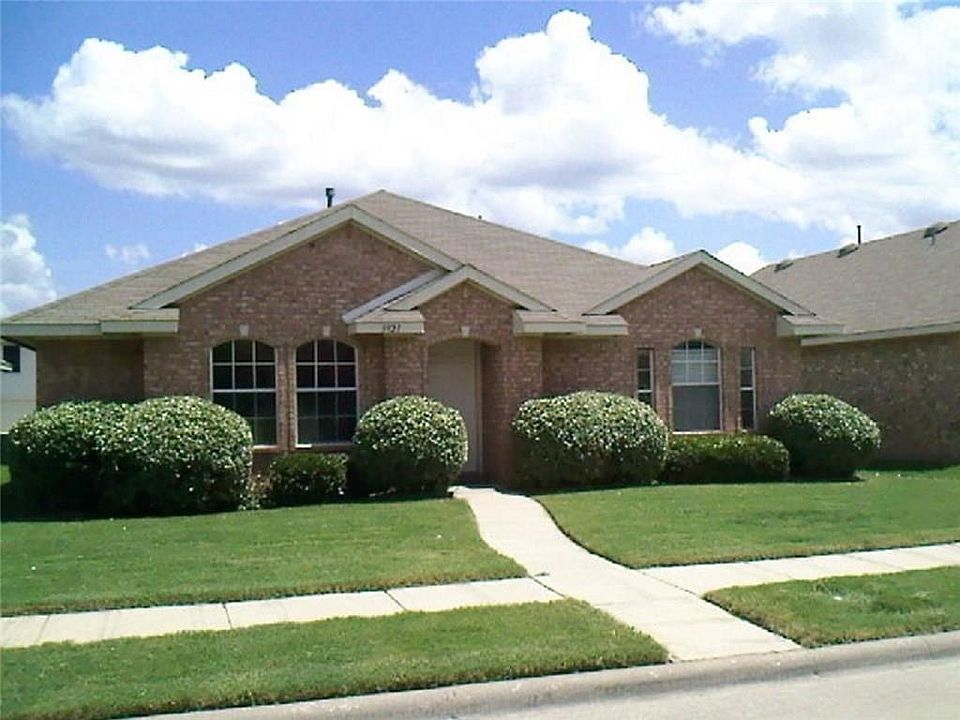 1st image of 3921 Acorn Ln