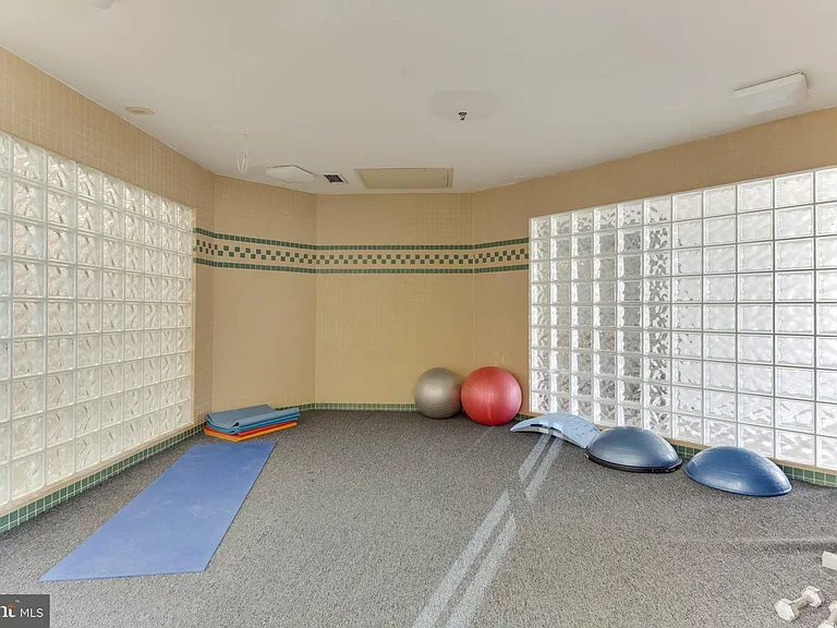 1625 International Dr #321 — Photo 34