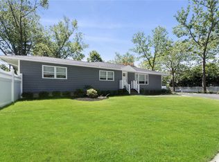 18 Little Plains Rd, Huntington, NY 11743