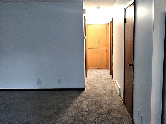 4th image of 1071 Carrousel Dr E