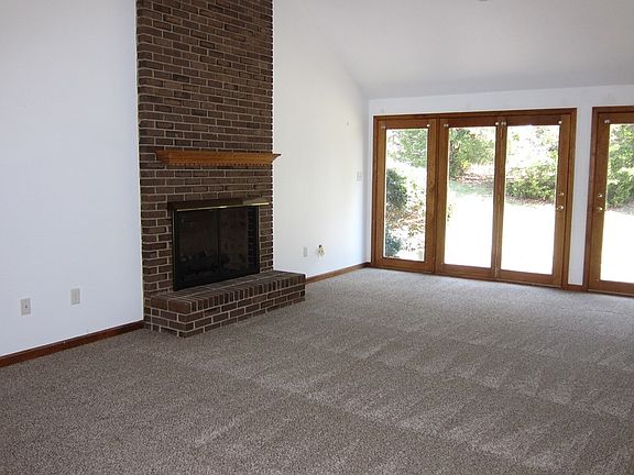 3rd image of 132 Kensington Dr