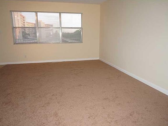 5th image of 2840 NE 14th Street Causeway #302A