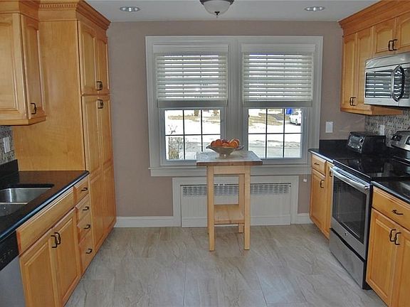 5th image of 53 Gardiner Ave