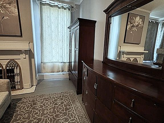 5th image of 1219 E Henry St #1219B