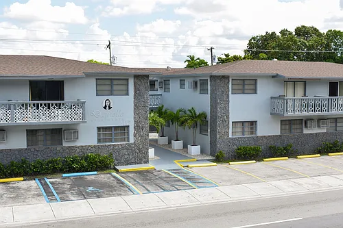 Danielle Apartments Photo 1
