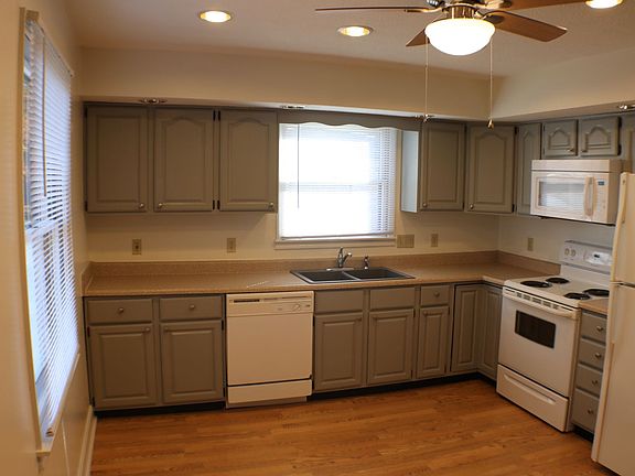 3rd image of 1007 Arapaho Trl