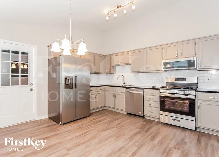 1320 Eagles Landing Dr — Photo 5