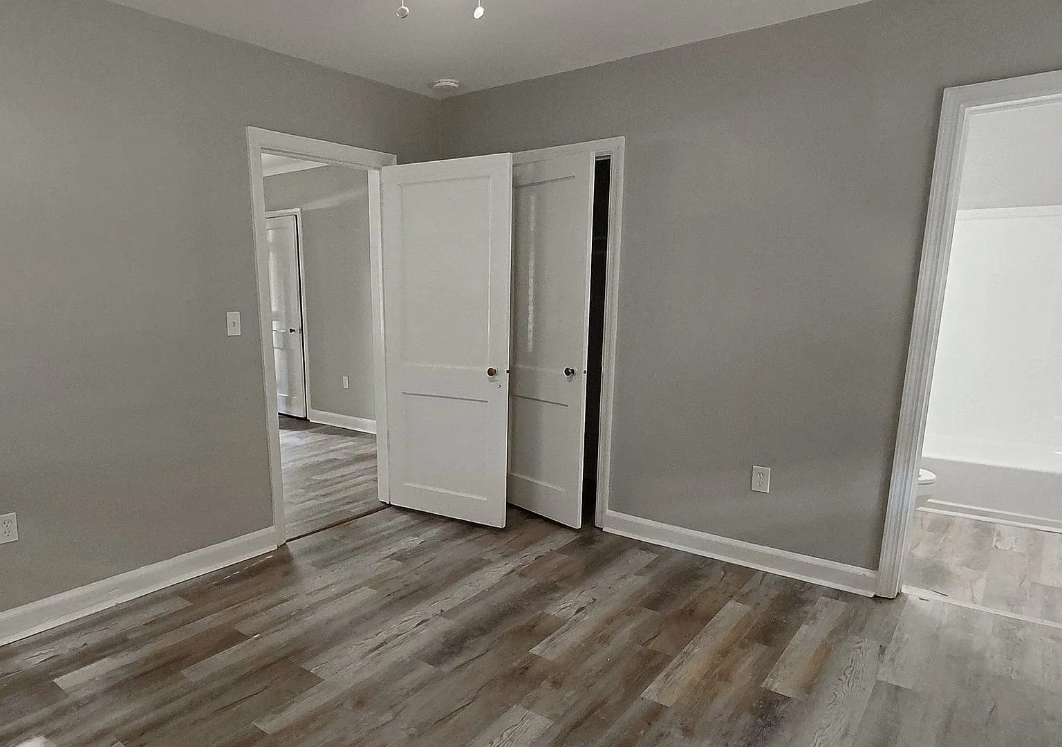 Historic Brookwood Apartments — Photo 4