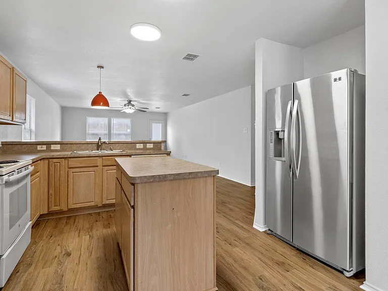 2205 Lookout Ln — Photo 13