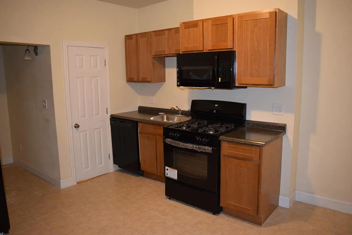 Building Photo - 71 Medford St #1
