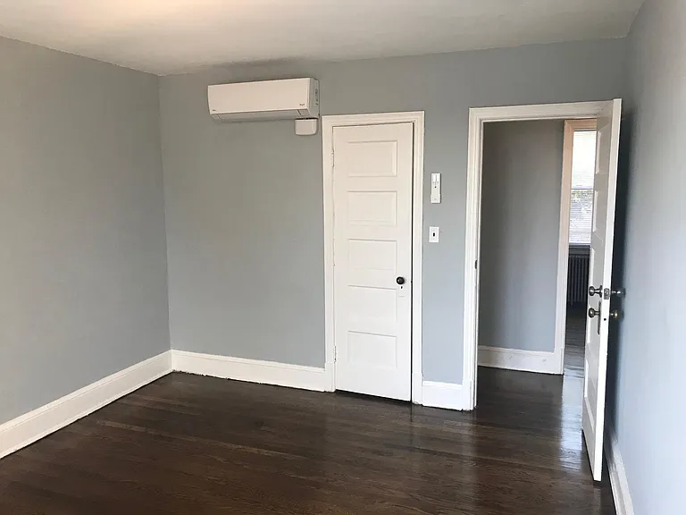 Master Bedroom w/Walk-In Closet