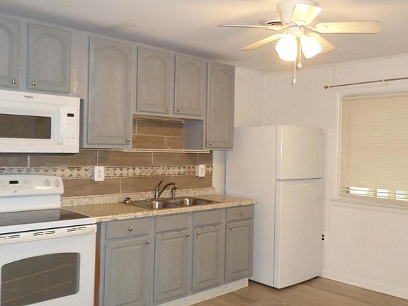 5th image of 430 Holly Way