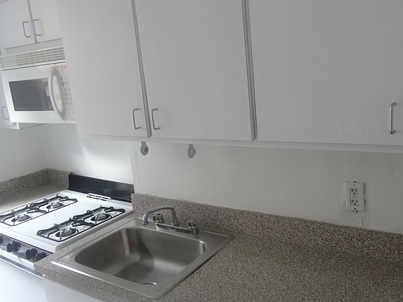 3rd image of 514 W 213th St APT 4E