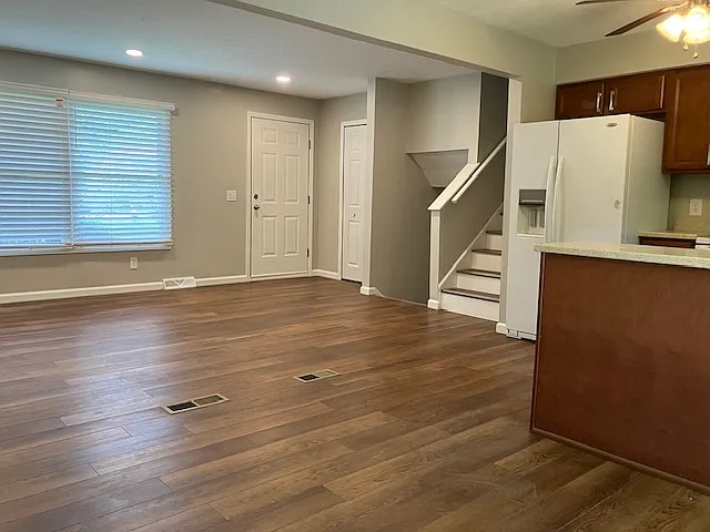 451 Robinhood Dr — Photo 7