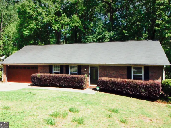 300 Victoria Dr, Ellenwood, GA 30294