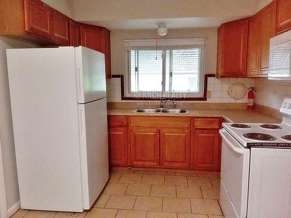 3rd image of 1211 Willingham Dr
