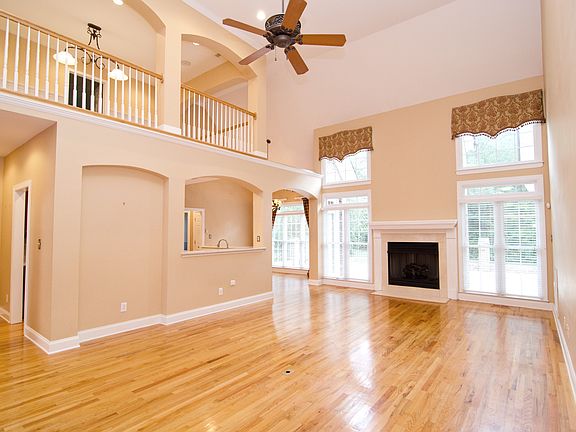 4th image of 609 Trollingwood Ct