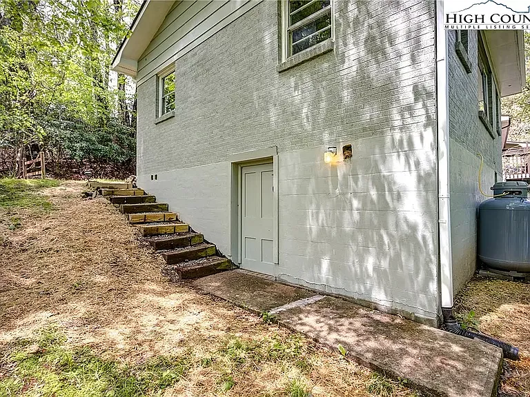 169 Hayes St — Photo 17