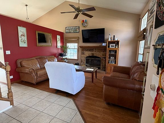 4th image of 2101 Camden Ln