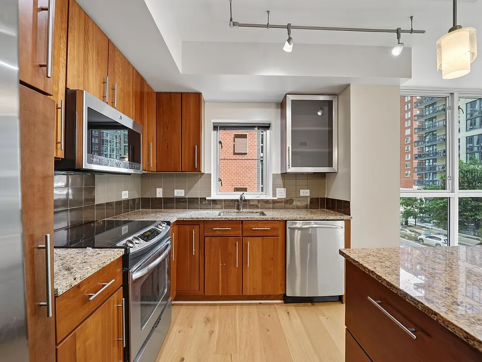 1025 1st St SE #415 & P3-149