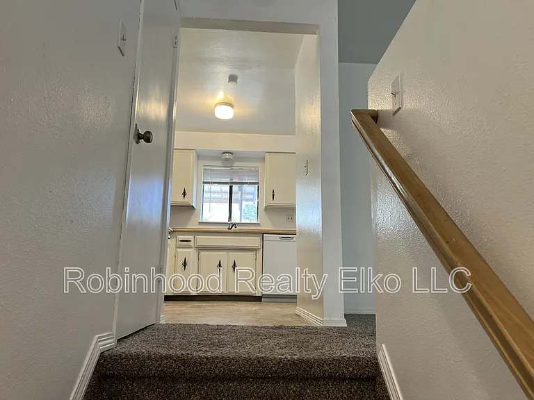 397 Parkchester Dr #2 — Photo 6