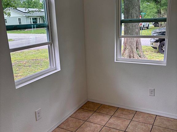 4th image of 624 Patterson Street