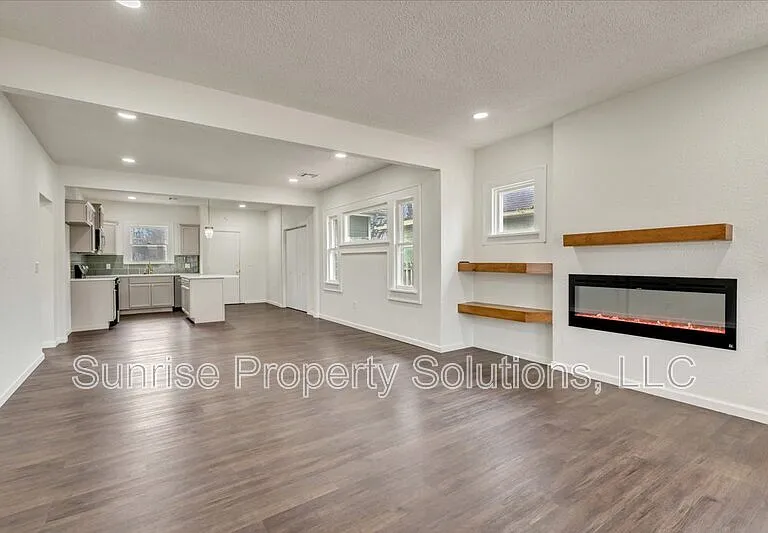 1704 NW 32nd St — Photo 3