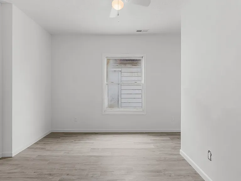 910 S 2nd St — Photo 7